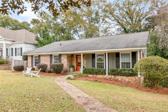 view of front of home featuring a front yard