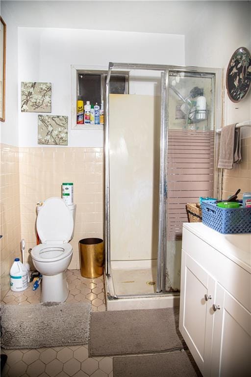 612 Summerland Dr, Mobile, AL 36617 - bathroom featuring vanity, tile walls, a shower stall, toilet, and a wainscoted wall