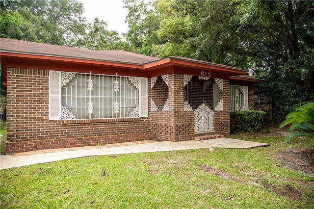 612 Summerland Dr, Mobile, AL 36617 - view of front of house featuring brick siding and a front lawn