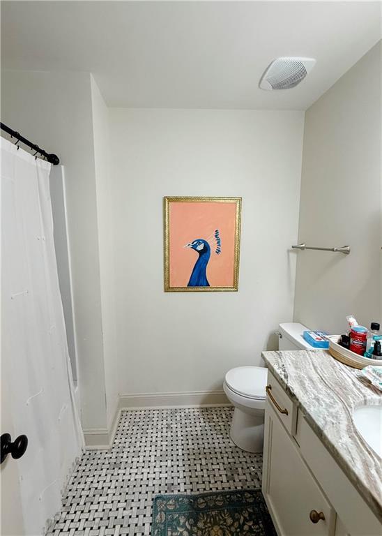 2555 E Rd, Mobile, AL 36693 - full bath with vanity, toilet, and baseboards