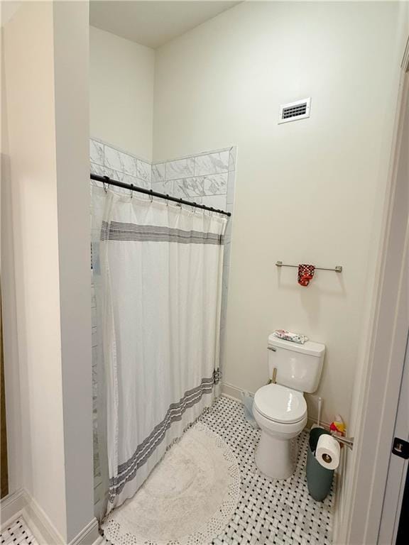 2555 E Rd, Mobile, AL 36693 - bathroom with toilet, baseboards, tile patterned flooring, and a shower with curtain