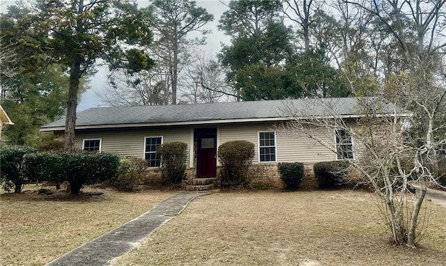 ranch-style house featuring a front lawn