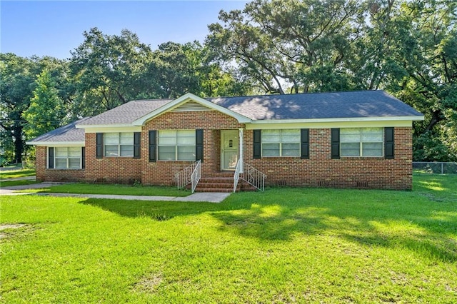 single story home with a front lawn