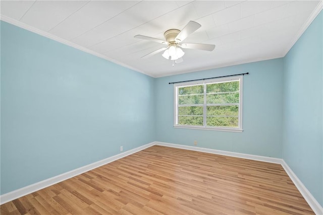 unfurnished room with light wood-type flooring, ceiling fan, and crown molding