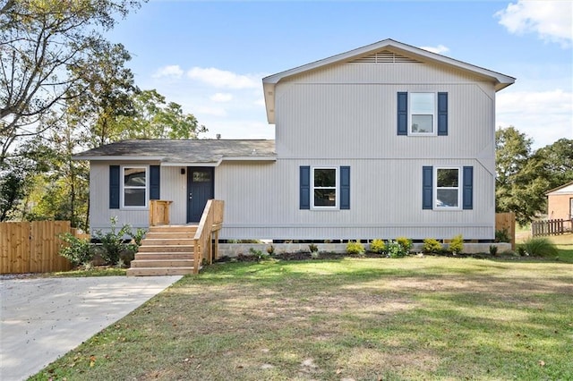 view of front of house featuring a front lawn