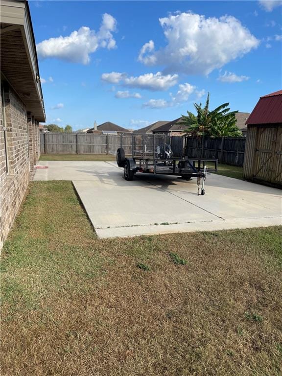 view of yard featuring a patio