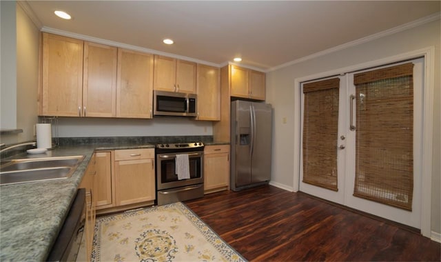 kitchen featuring light brown cabinets, dark hardwood / wood-style flooring, crown molding, stainless steel appliances, and sink