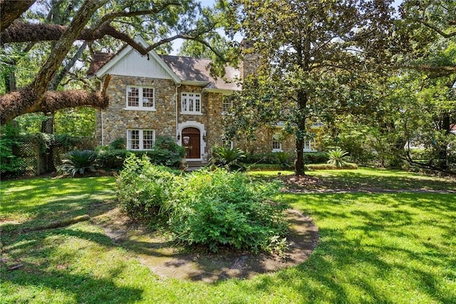 view of front of house with a front lawn