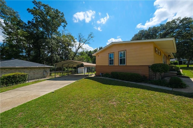 view of front of house with a carport and a front lawn