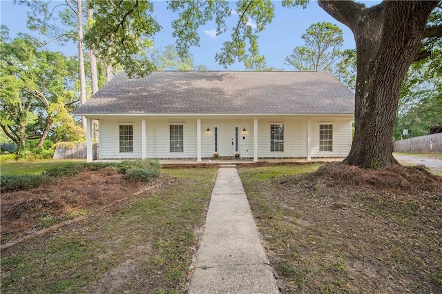 ranch-style home with a porch