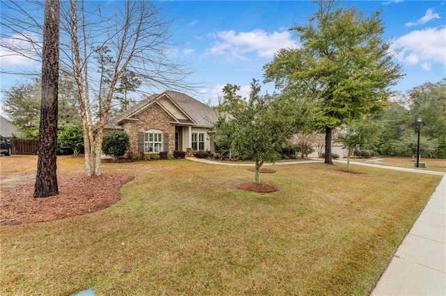 view of front of home featuring a front lawn