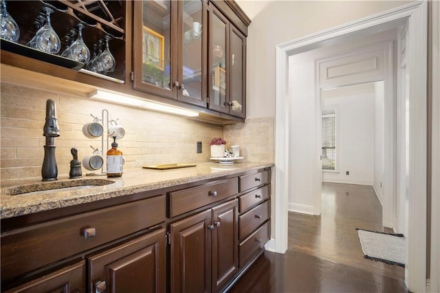 6721 Stonebrook Dr N, Mobile, AL 36695 - bar featuring a sink, decorative backsplash, baseboards, and dark wood-type flooring