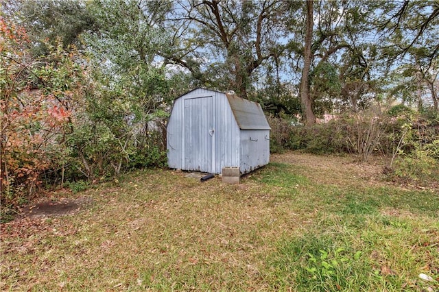 view of outbuilding with a yard