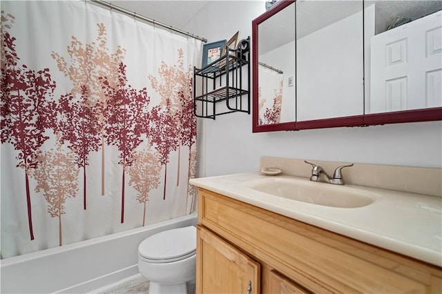 full bathroom featuring shower / bathtub combination with curtain, vanity, and toilet