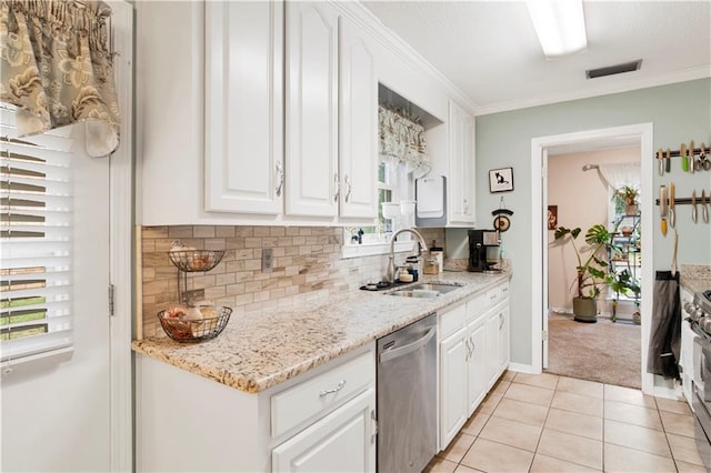 kitchen featuring visible vents, decorative backsplash, white cabinetry, a sink, and appliances with stainless steel finishes