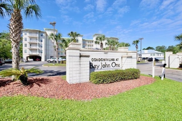 view of community / neighborhood sign