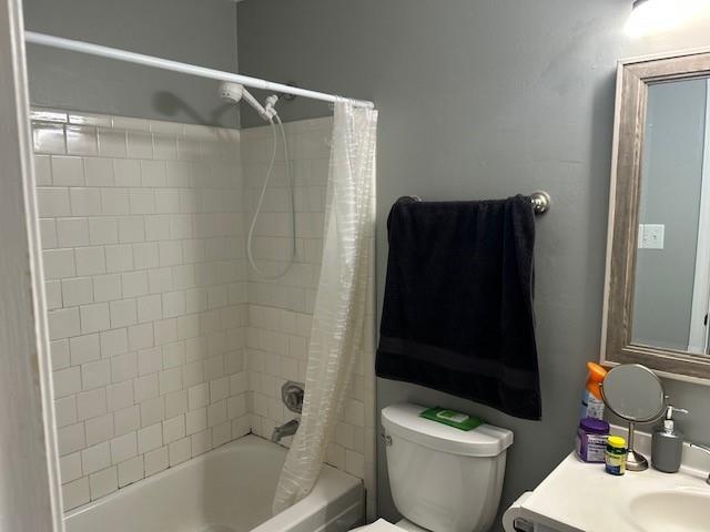 6050 Grelot Rd Unit 202, Mobile, AL 36609 - full bathroom with vanity, toilet, and shower / bathtub combination with curtain