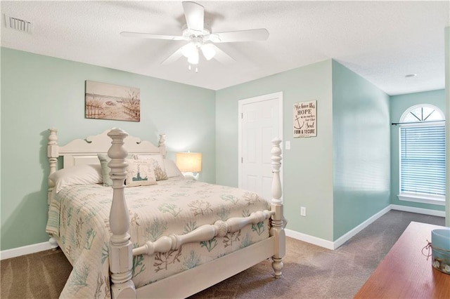 bedroom featuring carpet flooring, a textured ceiling, and ceiling fan