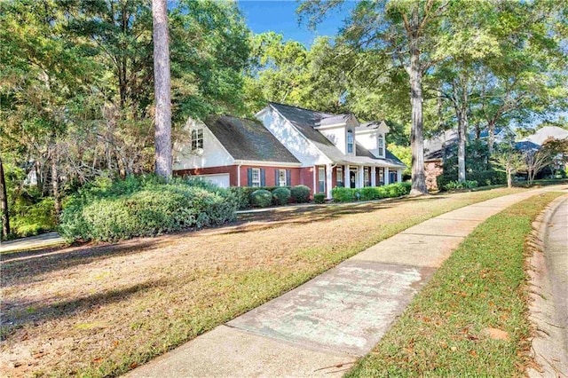 cape cod-style house featuring a front lawn