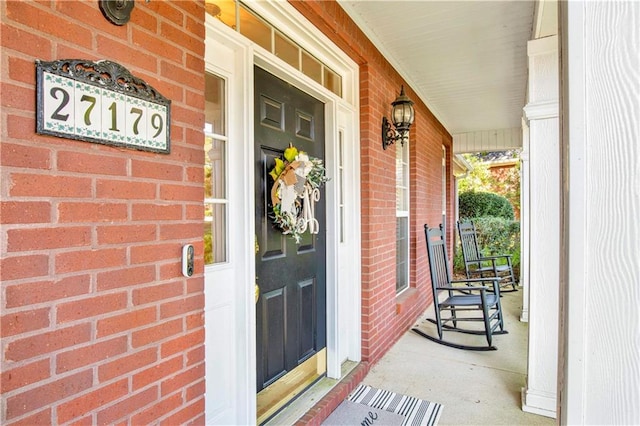 entrance to property featuring a porch