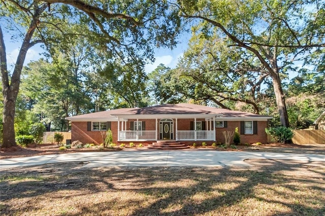 single story home with covered porch