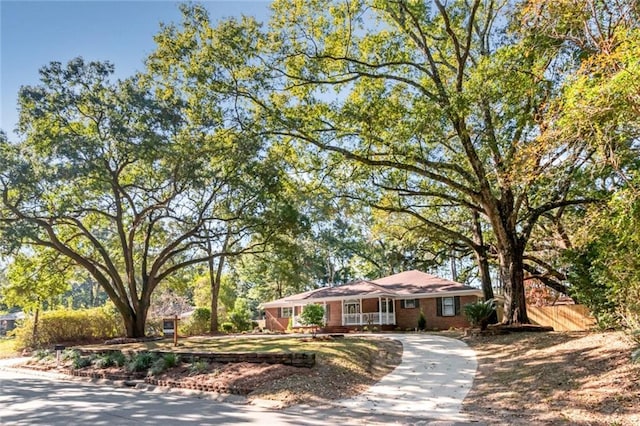 ranch-style home with a porch