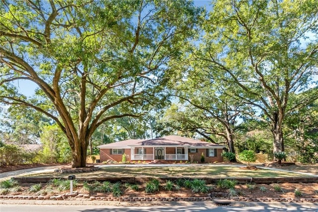 ranch-style home featuring a porch