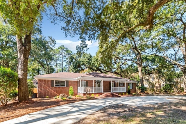 ranch-style house with a porch