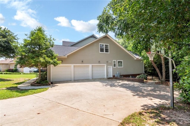 9102 Magnolia Ct, Spanish Fort, AL 36527 - view of property exterior with driveway, a yard, and an attached garage