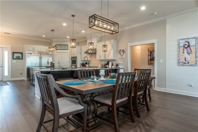 dining area with baseboards, dark wood-type flooring, crown molding, and recessed lighting