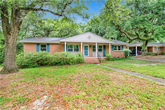 ranch-style house featuring a front lawn and covered porch