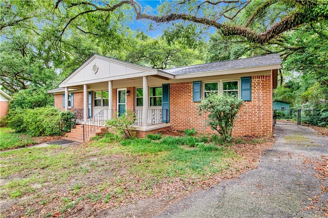 single story home featuring a porch