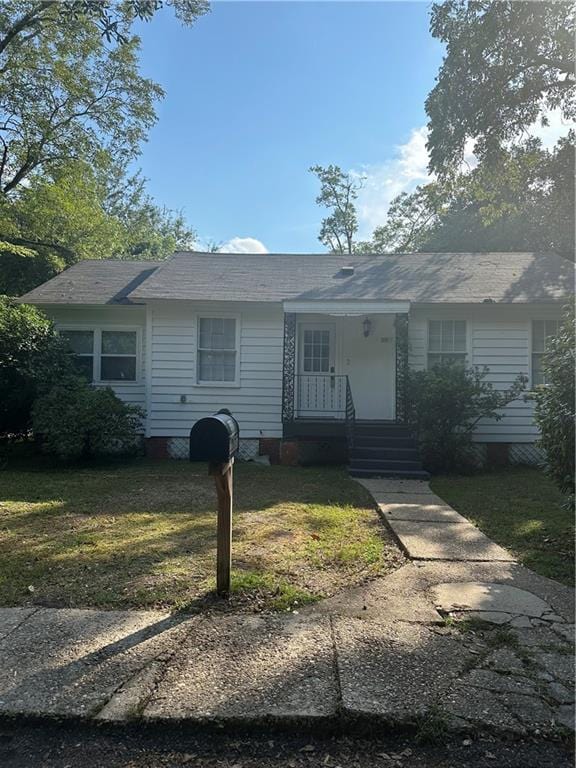 single story home with a front yard