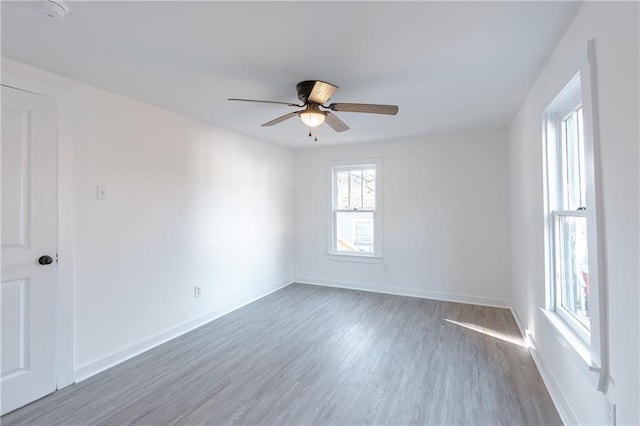 spare room with dark wood-type flooring and ceiling fan