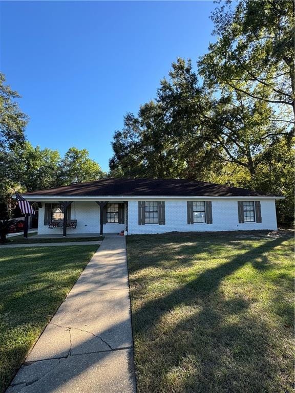 1913 Spanish Dr, Saraland, AL 36571 - single story home featuring a front yard