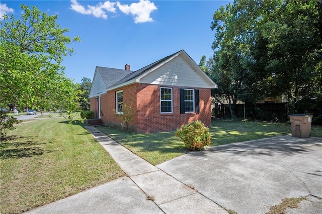 view of side of property featuring a yard