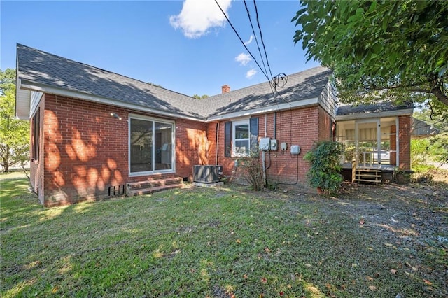 rear view of house featuring a lawn