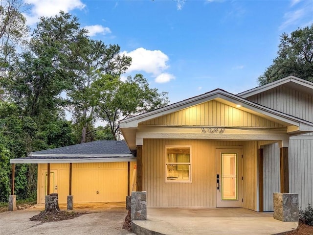 7498 Pinehill Rd, Daphne, AL 36526 - view of front facade featuring roof with shingles