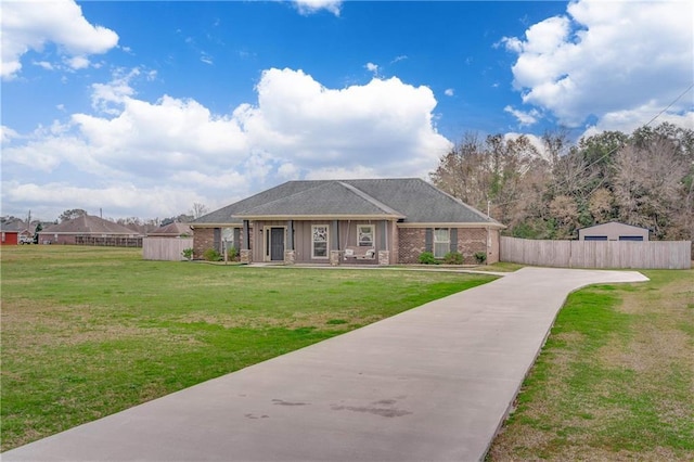 view of front of house featuring a front lawn