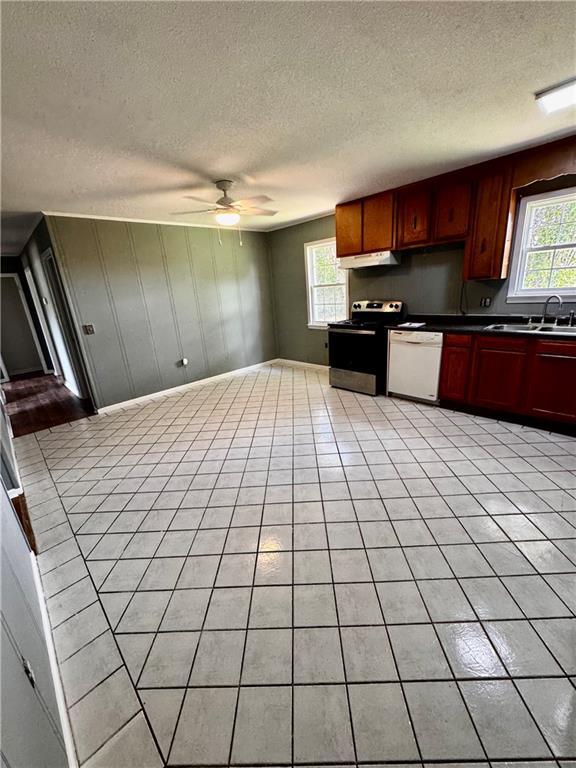 17080A Wayne Johnson Ln, Fairhope, AL 36532 - kitchen featuring a textured ceiling, a sink, ceiling fan, electric range oven, and dark countertops