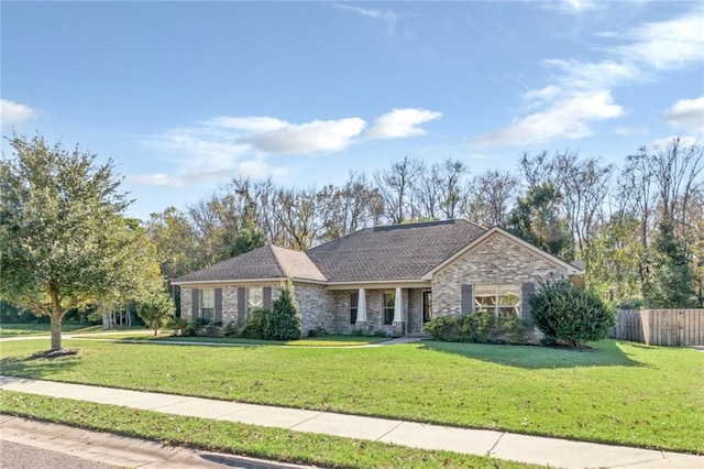 ranch-style house featuring a front yard