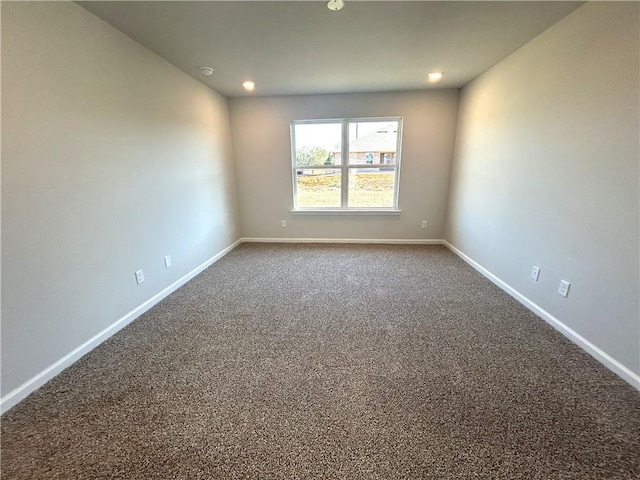 unfurnished room with carpet