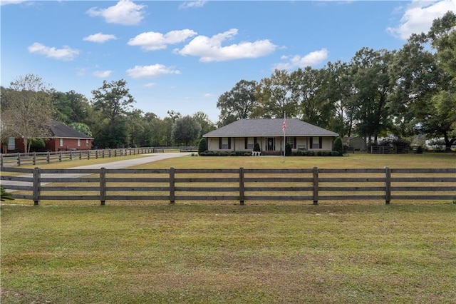 view of yard featuring a rural view