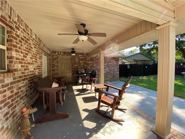 view of patio featuring fence, a ceiling fan, and outdoor dining space