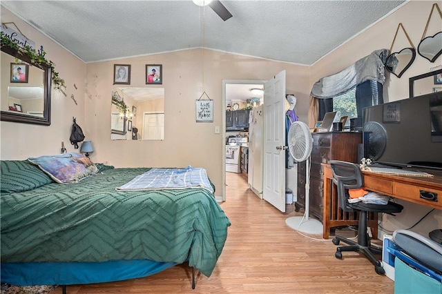 bedroom with light hardwood / wood-style flooring, a textured ceiling, lofted ceiling, and ceiling fan