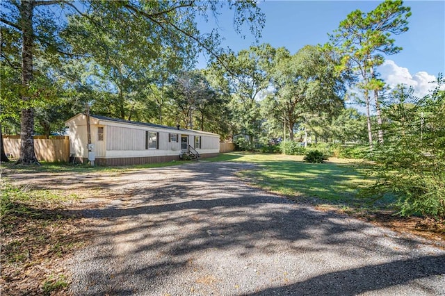 view of front of house featuring a front yard