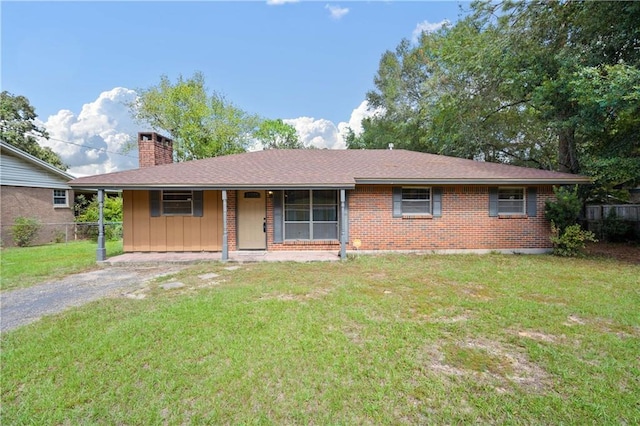 single story home featuring a front yard