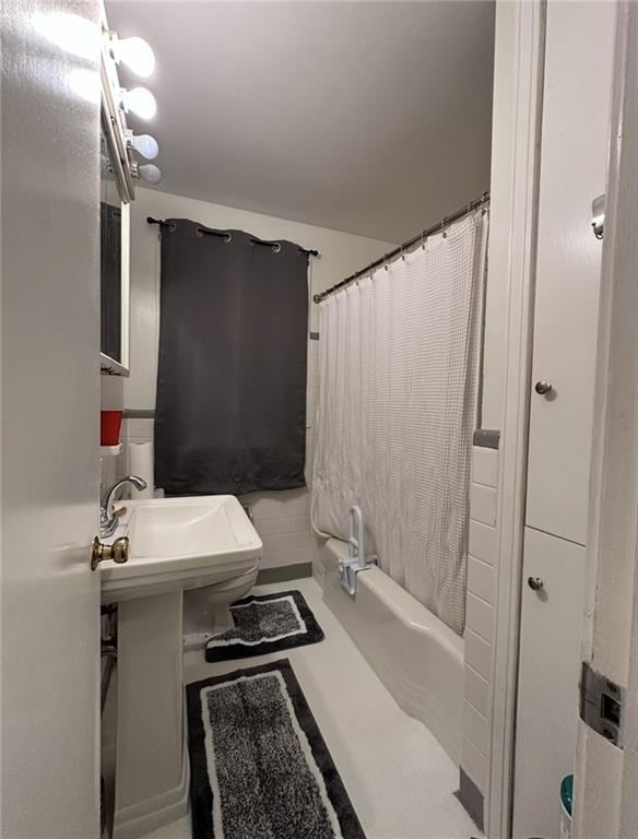 2911 Thornhill Dr, Mobile, AL 36606 - bathroom with shower / bath combo with shower curtain and toilet