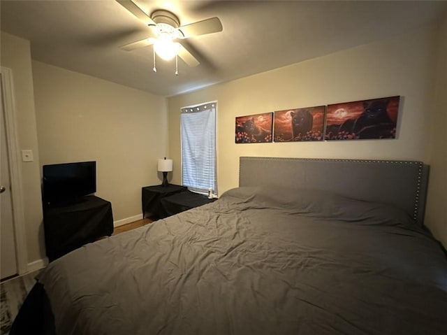 2911 Thornhill Dr, Mobile, AL 36606 - bedroom featuring wood finished floors and a ceiling fan