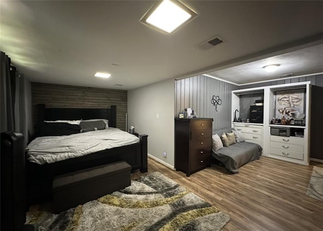 2911 Thornhill Dr, Mobile, AL 36606 - bedroom featuring wood finished floors and an accent wall